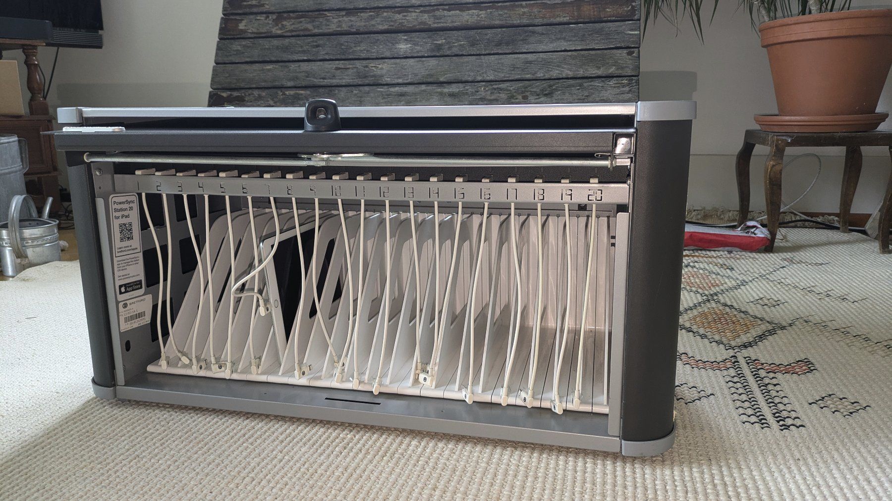 Caricabatterie: iPad Ladestation (Bretford HE406 PowerSync Station 20) – Usato da Thun venduto da arkazwuck