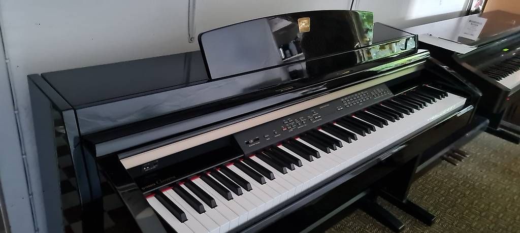 Strumenti musicali: YAMAHA  CLAVINOVA      CLP  240  PE   – Usato da Muttenz venduto da mus_c9gh