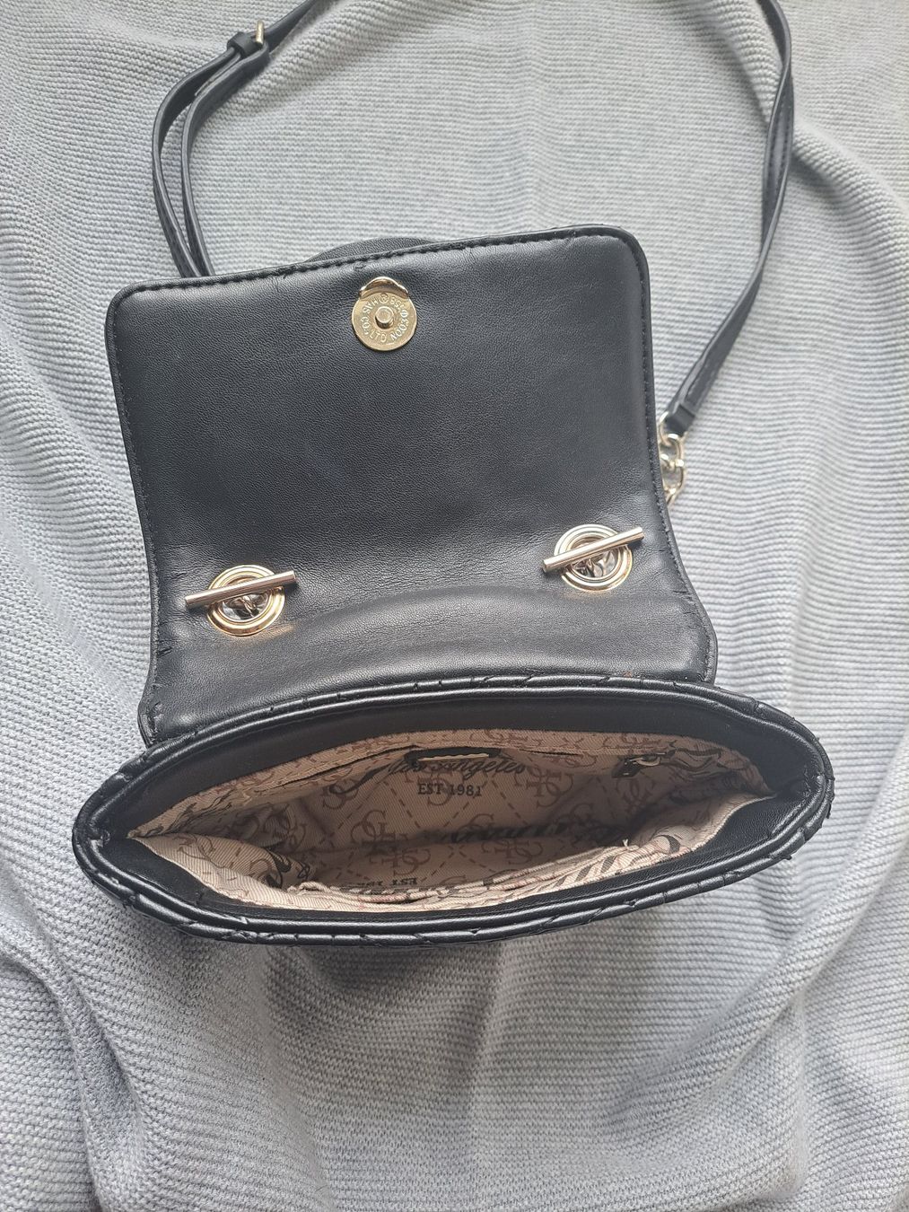 Guess Borse da donna: Kleine Handtasche Guess - schwarz – Usato da Zürich venduto da amico07 4
