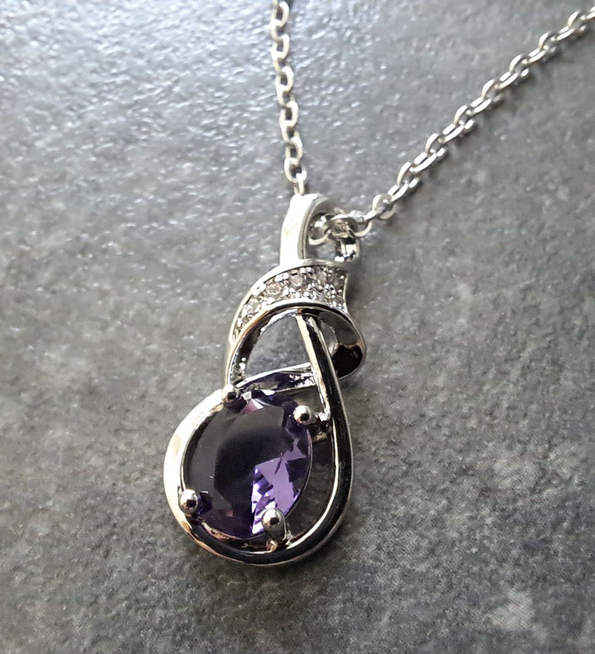 Ketten: Collier en argent avec pierre d'améthyste – Neu und originalverpackt aus St-Imier von supernova21