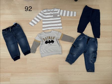 Kleiderpaket für einen Jungen grösse 92