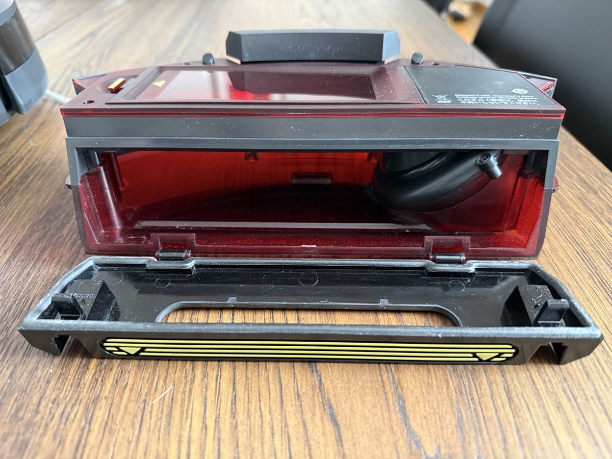 Irobot Staubsauger & Zubehör: Roomba 980 Saugroboter mit Zubehör – Gebraucht aus Luzern von Roeschuko 5