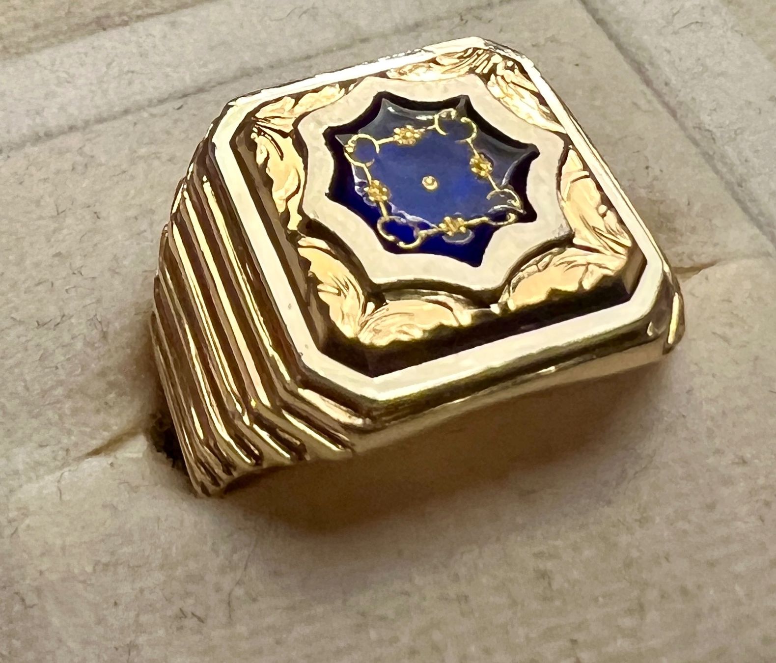 Ringe: Gold-Ring 18 K mit Emaille – Gebraucht aus Chur von Penting1935 1
