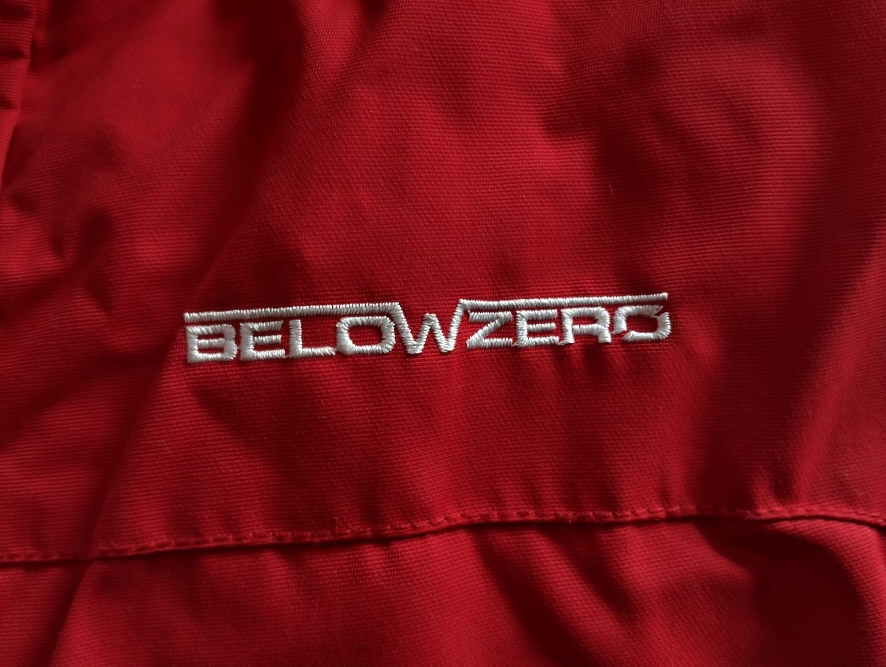 Giacche: Veste de ski Belowzero rouge et blanche, S, neuve – Usato da Colombier NE venduto da Pims2127 1