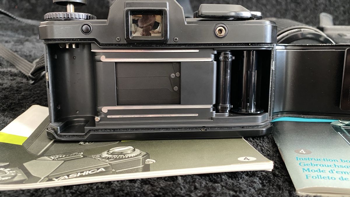 Yashica Fotocamera: Yashica FX-d Quartz Fotokamera set. – Usato da Beinwil am See venduto da Mpmmechanik 6