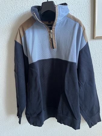 Blauer Pullover - Charles Vögele (First Avenue)
