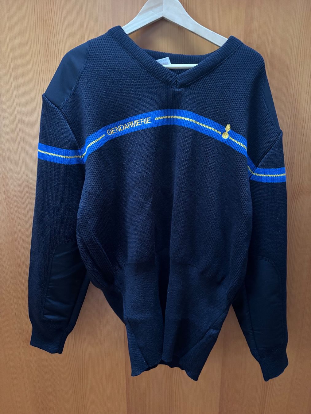 Uniformi: Ancien pull Gendarmerie Vaudoise – Usato da Châtel-St-Denis venduto da Vaillant1