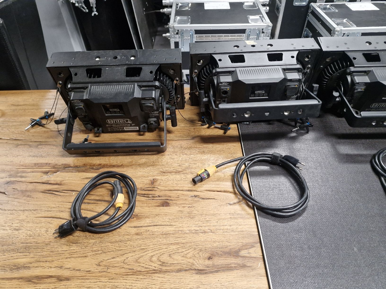 Lampade: 6x Briteq BT Blinder 2 IP mit Case und Netzkabel – Usato da Arbon venduto da HD1903 9