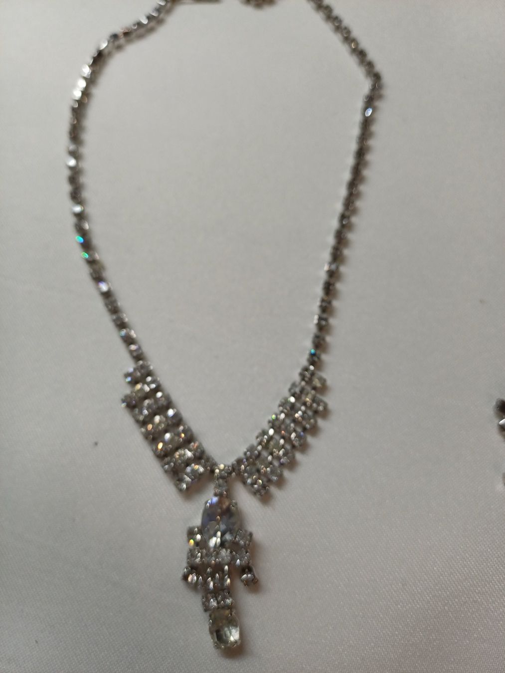 Catenine: Collier cristal de Bohême blanc – Nuovo e nell'imballaggio originale da Le Lignon venduto da Brozova