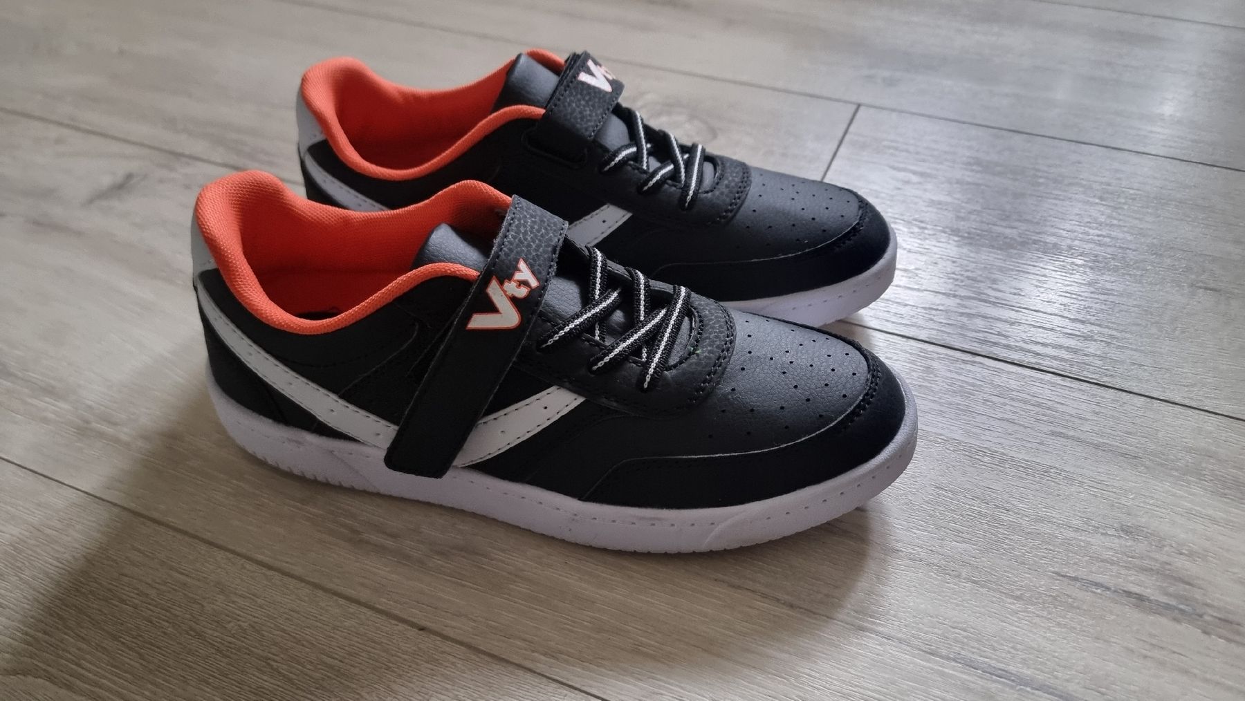 Herrenschuhe: nigelnagelneue Sneackers gr 36 – Neu (gemäss Beschreibung) aus Wigoltingen von Zuckerfee84