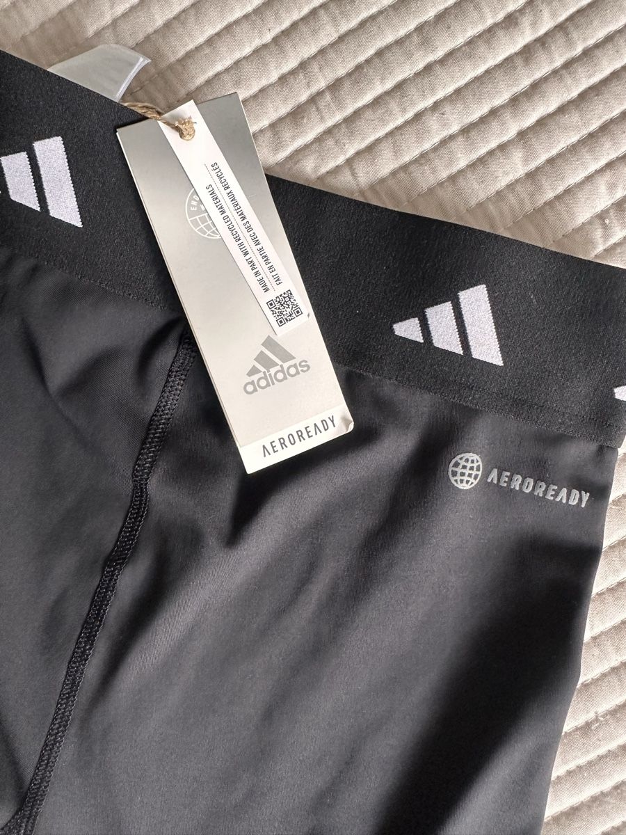 Calze & Collant: New Adidas shorts – Nuovo e nell'imballaggio originale da Zug venduto da A123R 3