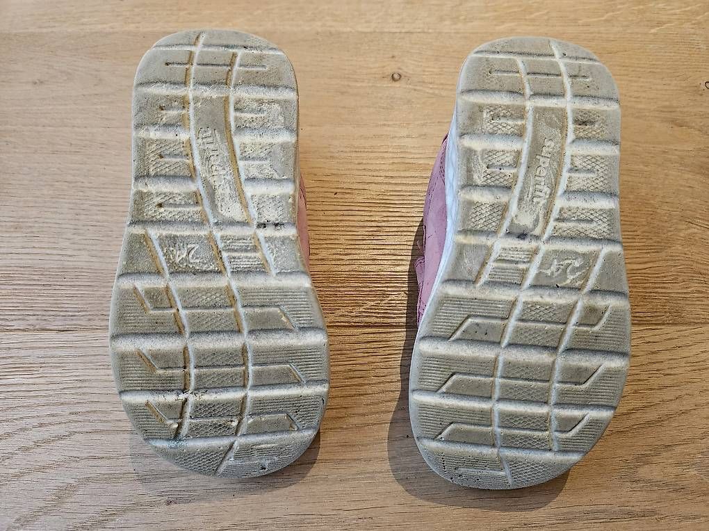 Scarpe per ragazze: Superfit Turnschuhe Gr. 24 – Usato da Hüntwangen venduto da Hensi1 1