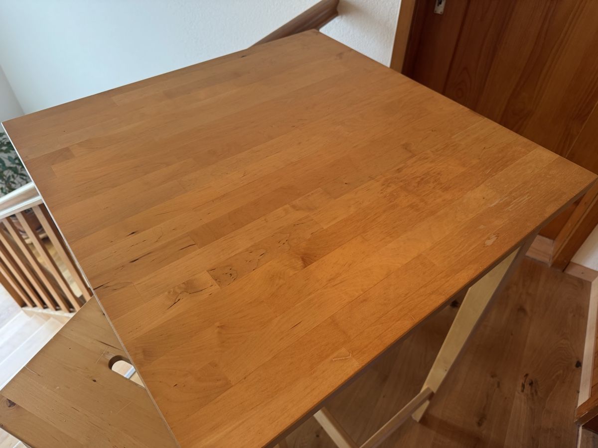 Tables: Stehtisch / Bartisch aus Holz mit Barhocker – D'occasion à Innertkirchen par Biene7 2