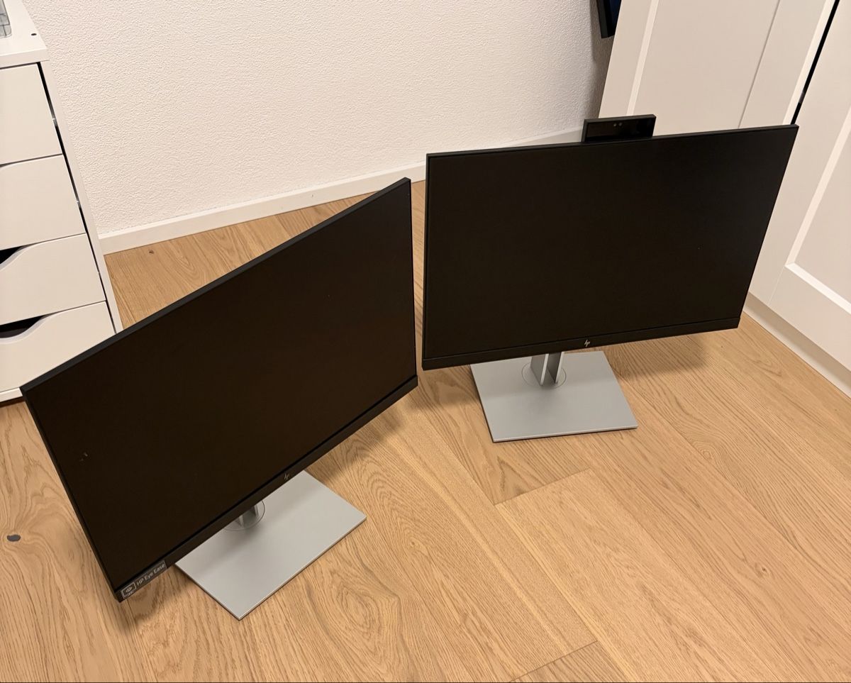 Hewlett Packard Monitore: 2 HP Monitore - 1 integrierte Kamera – Gebraucht aus Bachenbülach von OliMne