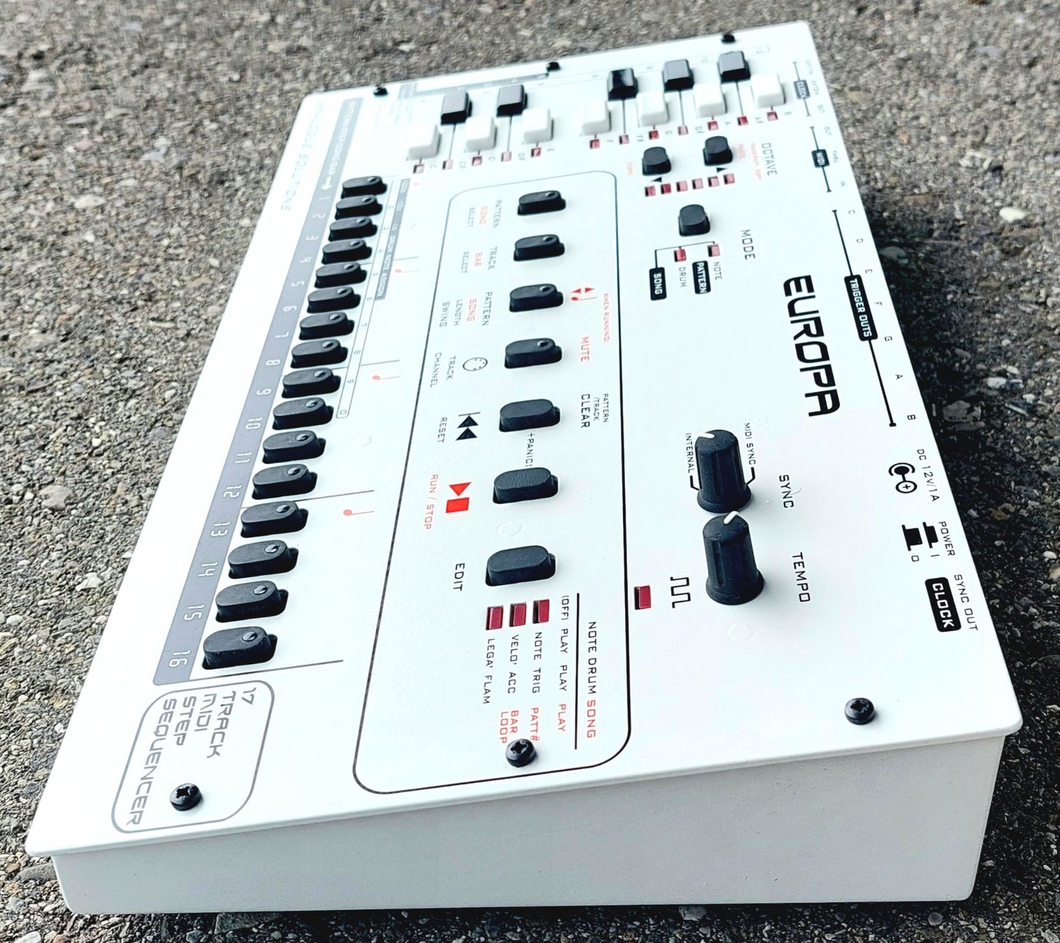 Strumenti musicali: Analogue Solution EUROPA Sequencer - Ultimate TR808/TR606 – Usato da Villars-sur-Glâne venduto da Danger_Mod 3