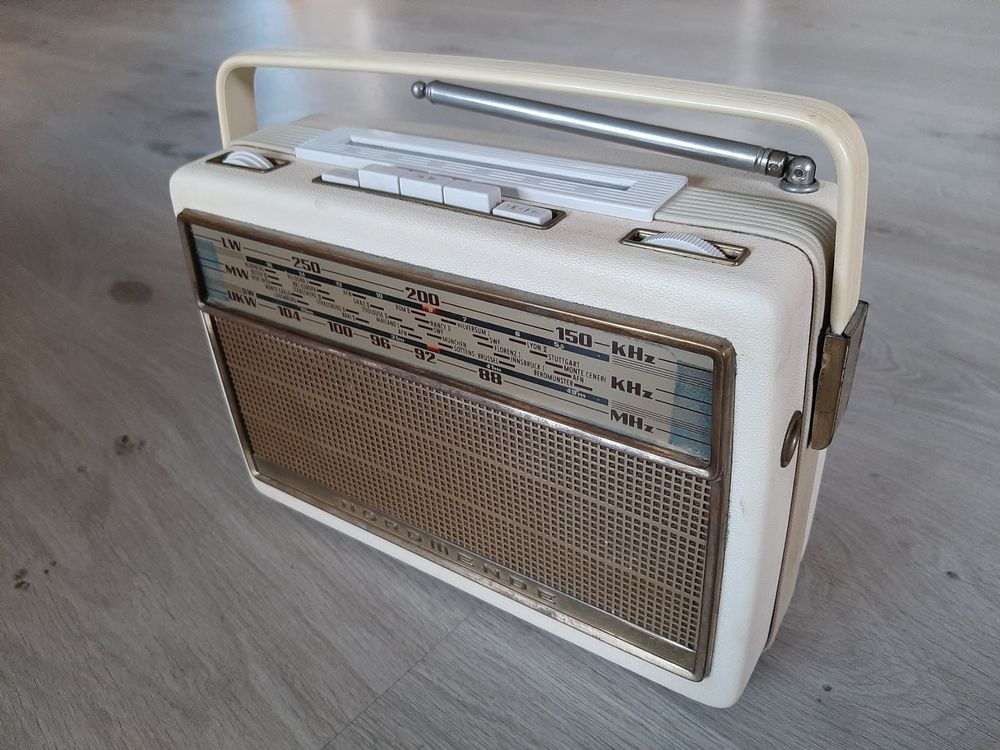 Radio Nordmende Transia Spezial FUNKTIONSTÜCHTIG OHNE Batteriedeckel vintage eBa