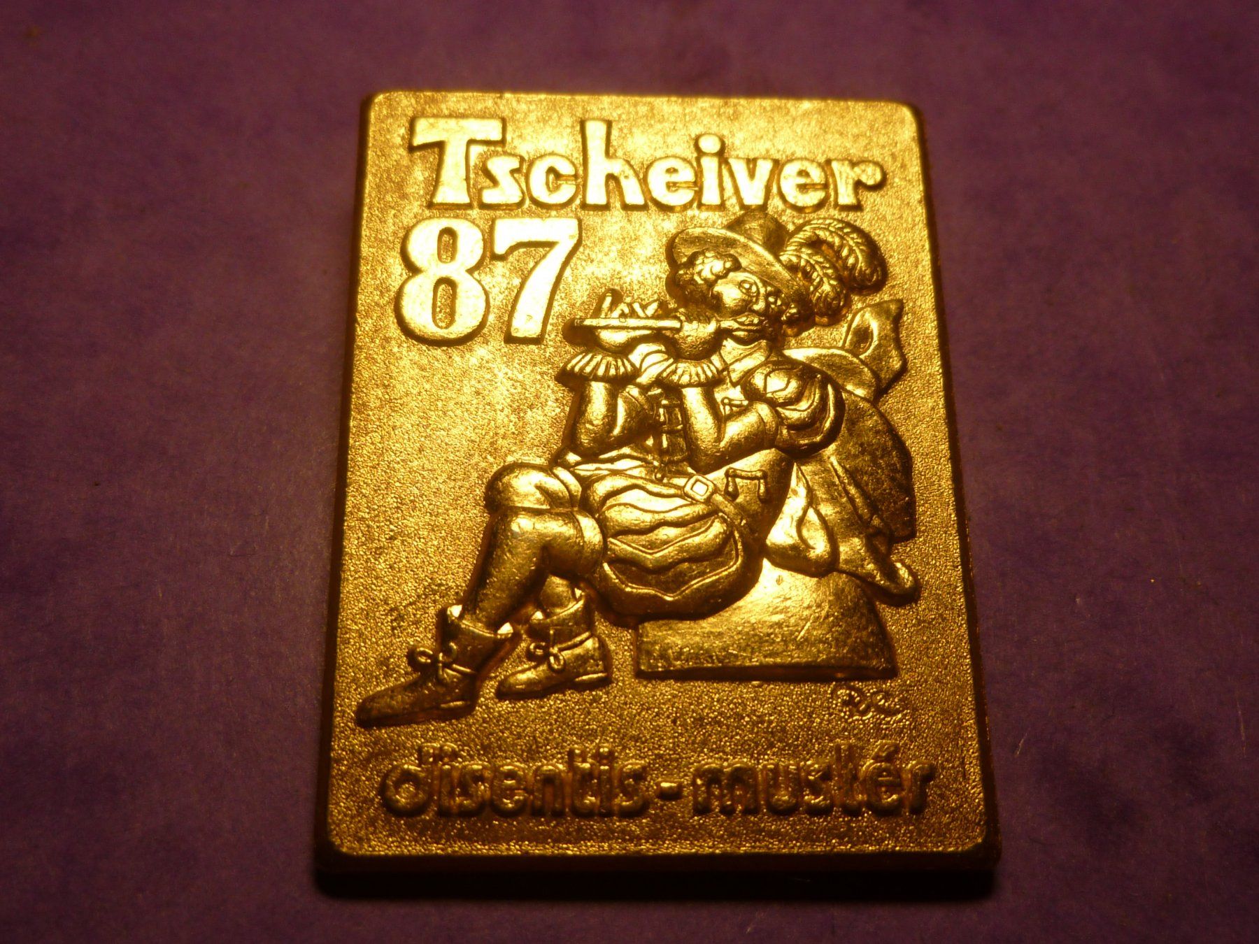 Plaketten & Abzeichen: DISENTIS 1987 GOLD – Gebraucht aus Ried (Muotathal) von Mandarin02
