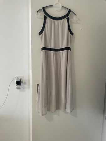 Damen Kleid mit schwarzen Streifen Groesse M
