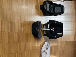 Maxi-Cosi Pebble Plus car seat with Isofix base