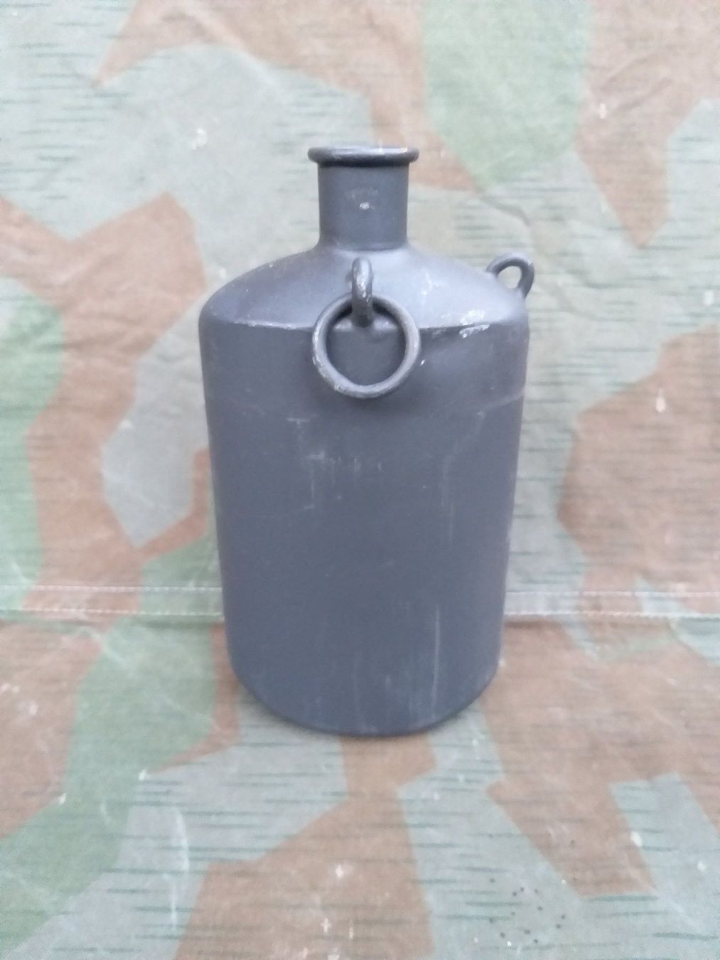 Schweizer Armee Ausrüstung & Ersatzteile: Feldflasche Ord. 1932/35 grau MB 1941 – Gebraucht aus Bauma von SwissMilitaria