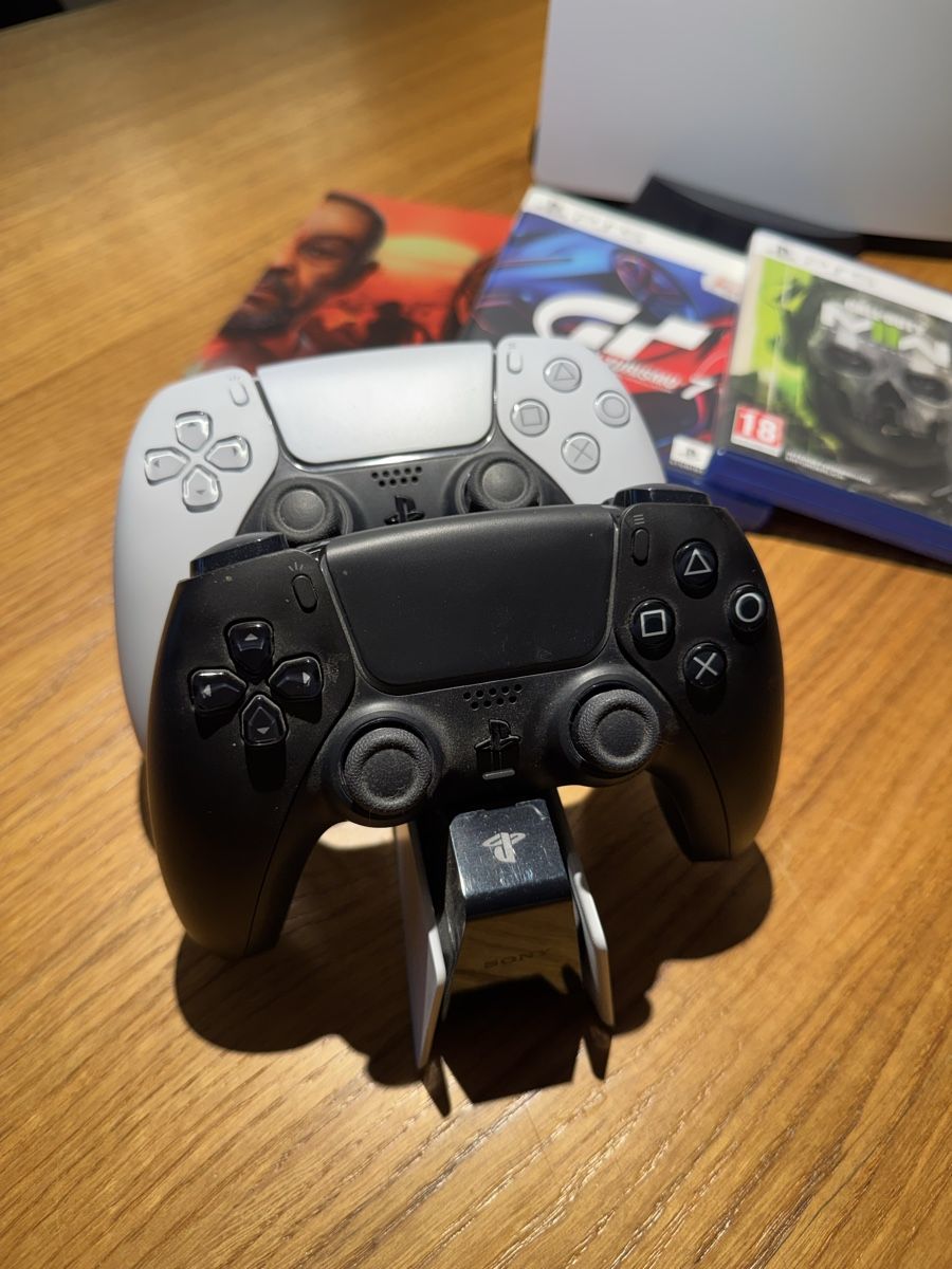 Sony Console: Play Station 5 Disc Edition - Set mit Controller und Spielen – Usato da Kiesen venduto da Lus1984 2