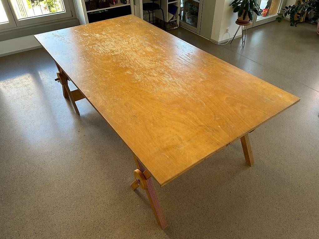 Tables: Einzigartiger Tisch mit Papierrolle – D'occasion à Zürich par sampions 1