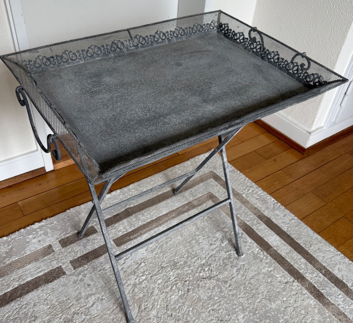 Tavoli: Outdoor Tischlein, Metall, grau – Usato da Wohlen AG venduto da homecollectivech