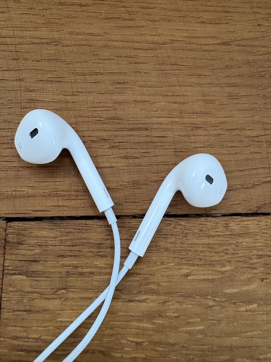 Apple Casques audio: Apple EarPods Kopfhörer Lightning – Neuf (Voir description) à Zürich par my_butterbrot 1
