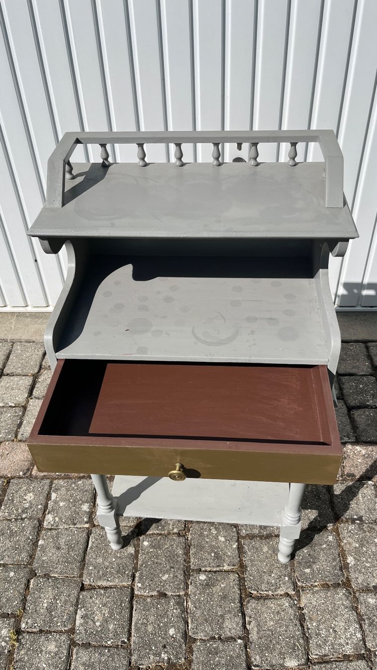Tables de nuit: Petit meuble à restaurer – D'occasion à Pomy par Plantalenne 1