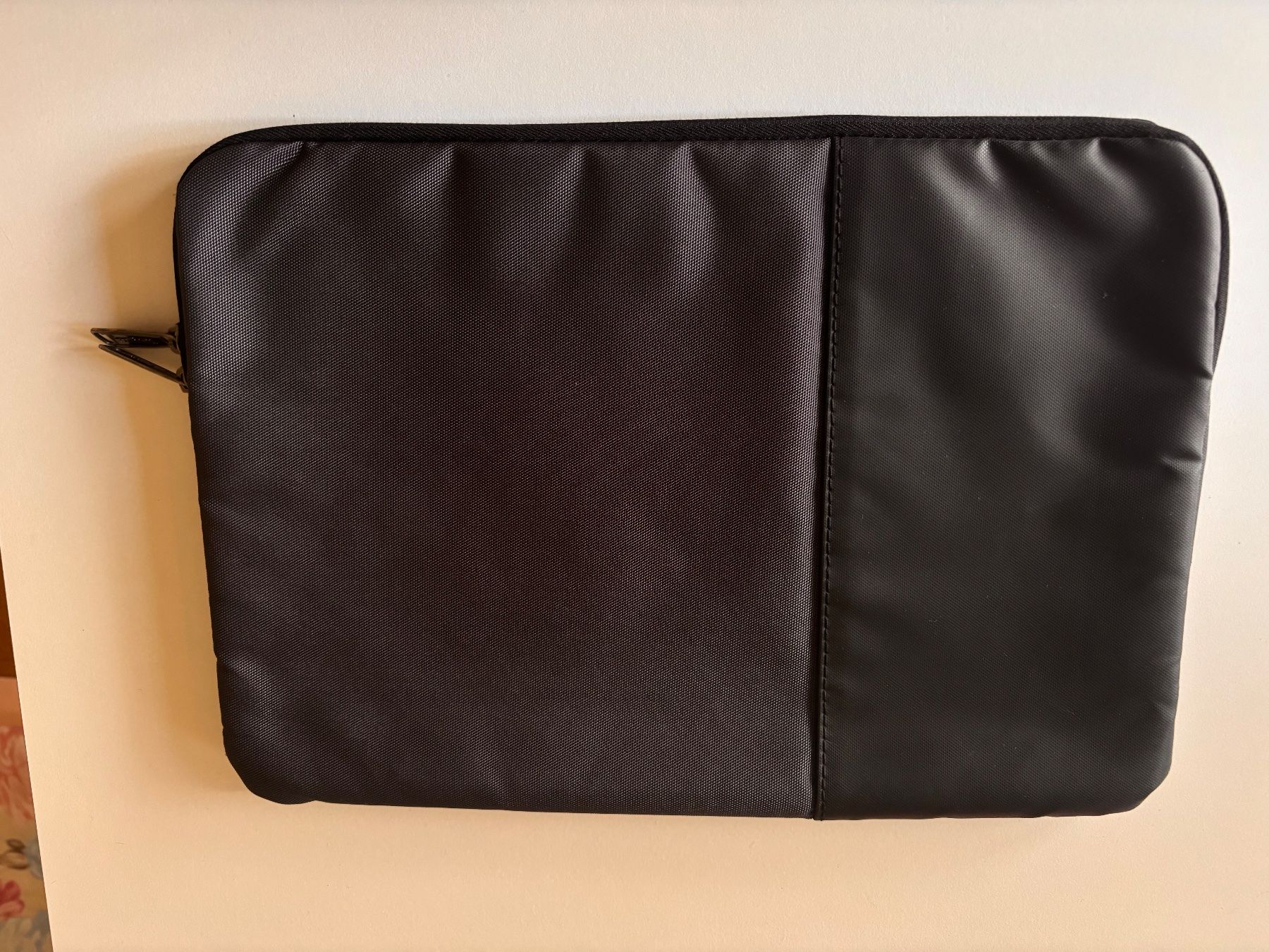 Targus Covers & Borse: Targus Laptop Hülle Schwarz – Usato da Zürich venduto da Denise1743 1