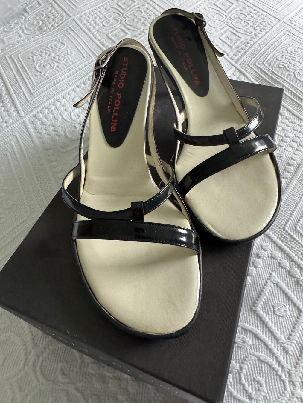 Scarpe da donna: Schwarze Riemchen-Sandaletten, Studio Pollini, Gr. 37, neu – Nuovo e nell'imballaggio originale da Erlinsbach SO venduto da Romstrasse 2