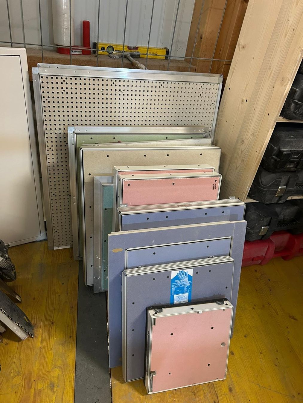 Porte: 11 versch. Revisionsklappen – Usato da Birsfelden venduto da twoheadeagleks