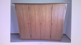 Schlafzimmerschrank aus Kirschholz