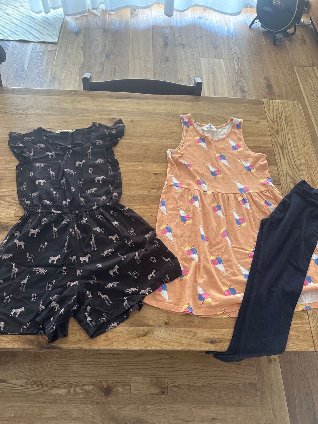 H&M Lotti & Set di vestiti: Kleid Mädchen 130cm und 140 cm – Usato da Rapperswil BE venduto da aro_66tx