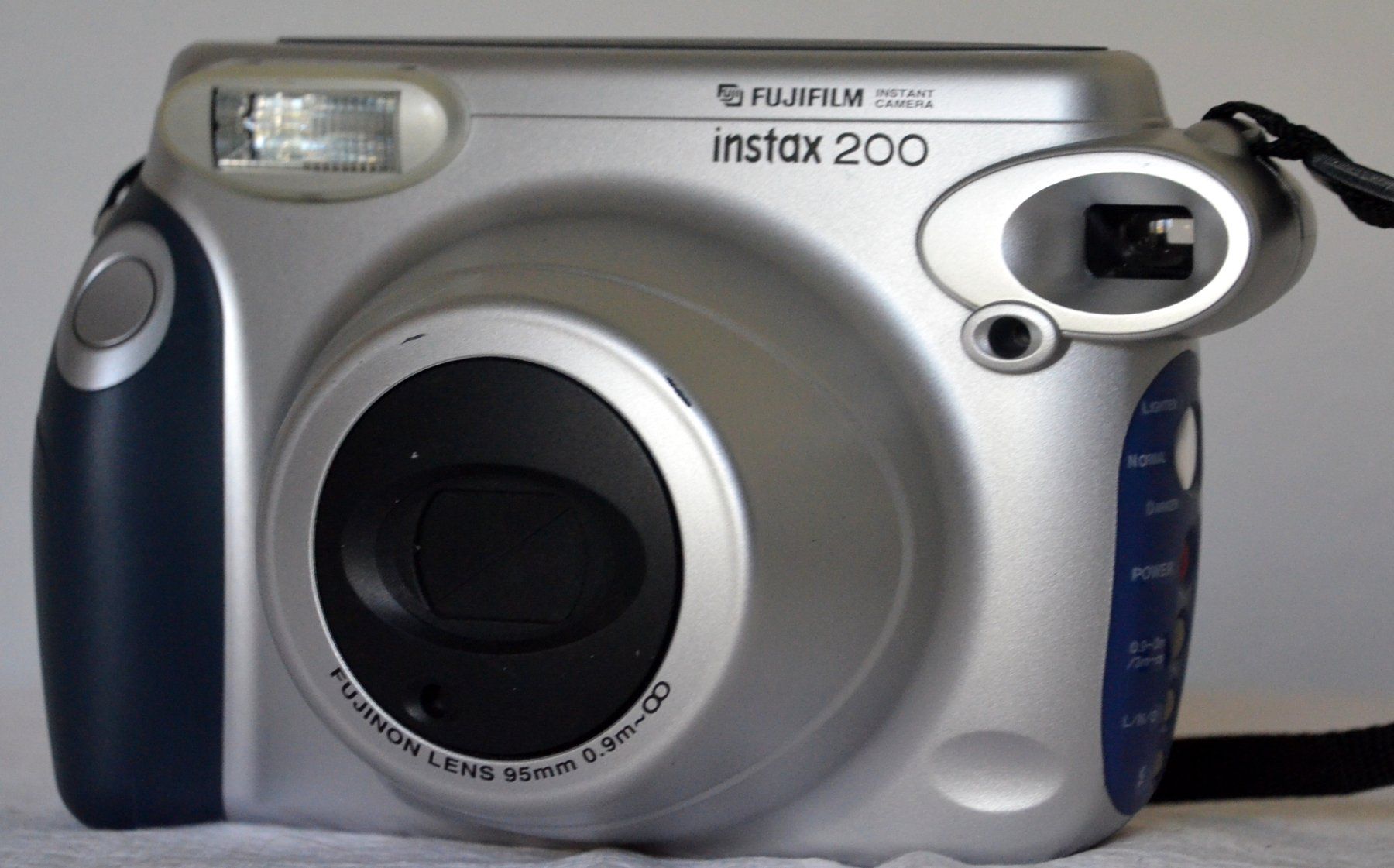 Fujifilm Kamera: Sofortbildkamera Fujifilm Instax 200 instantané – Defekt aus Collonges von arashee 1