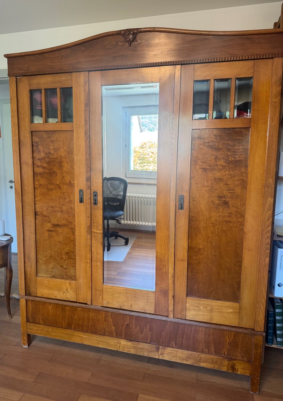 Armadi: antiker Schrank – Usato da Winterthur venduto da Kae234 2