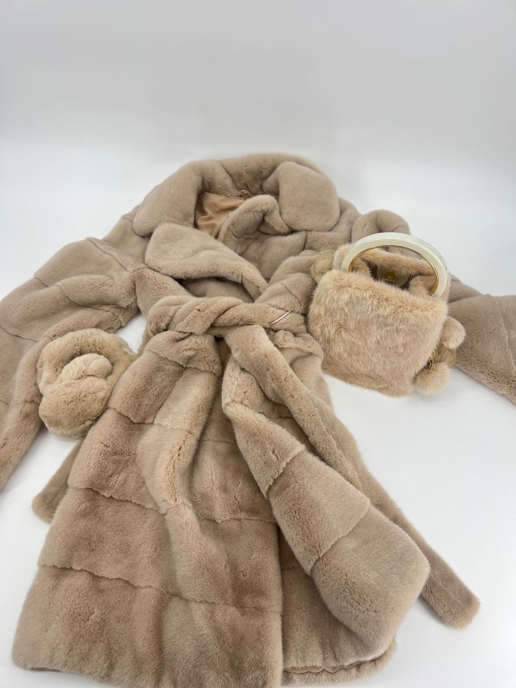 Cappotti: New Mink winter coat, M-L – Nuovo e nell'imballaggio originale da Altendorf venduto da Ro 3