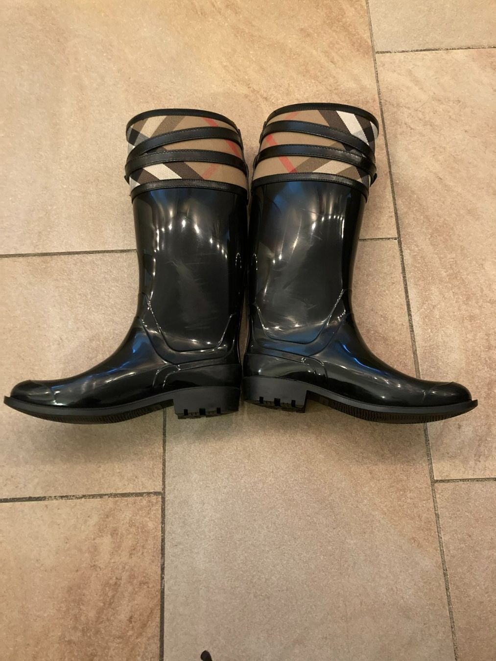 Burberry Scarpe da donna: Burberry Stiefel – Usato da Volketswil venduto da casertana 3