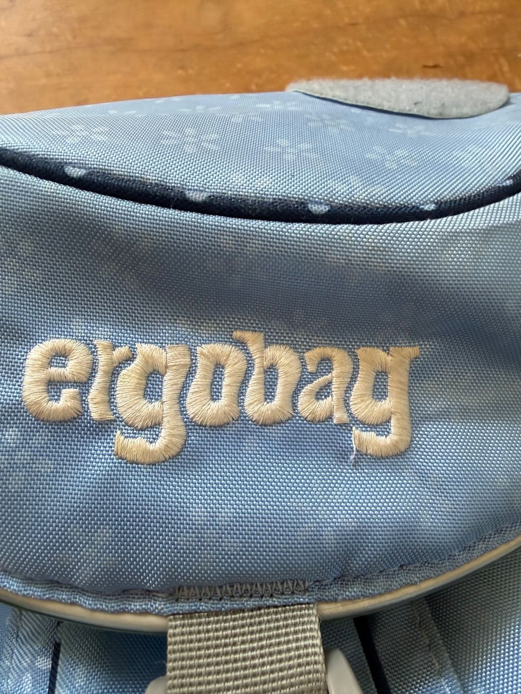 Ergobag Kindertaschen: Schulrucksack Ergobag hellblau Punkte guter Zustand – Gebraucht aus Herzogenbuchsee von sika13 1