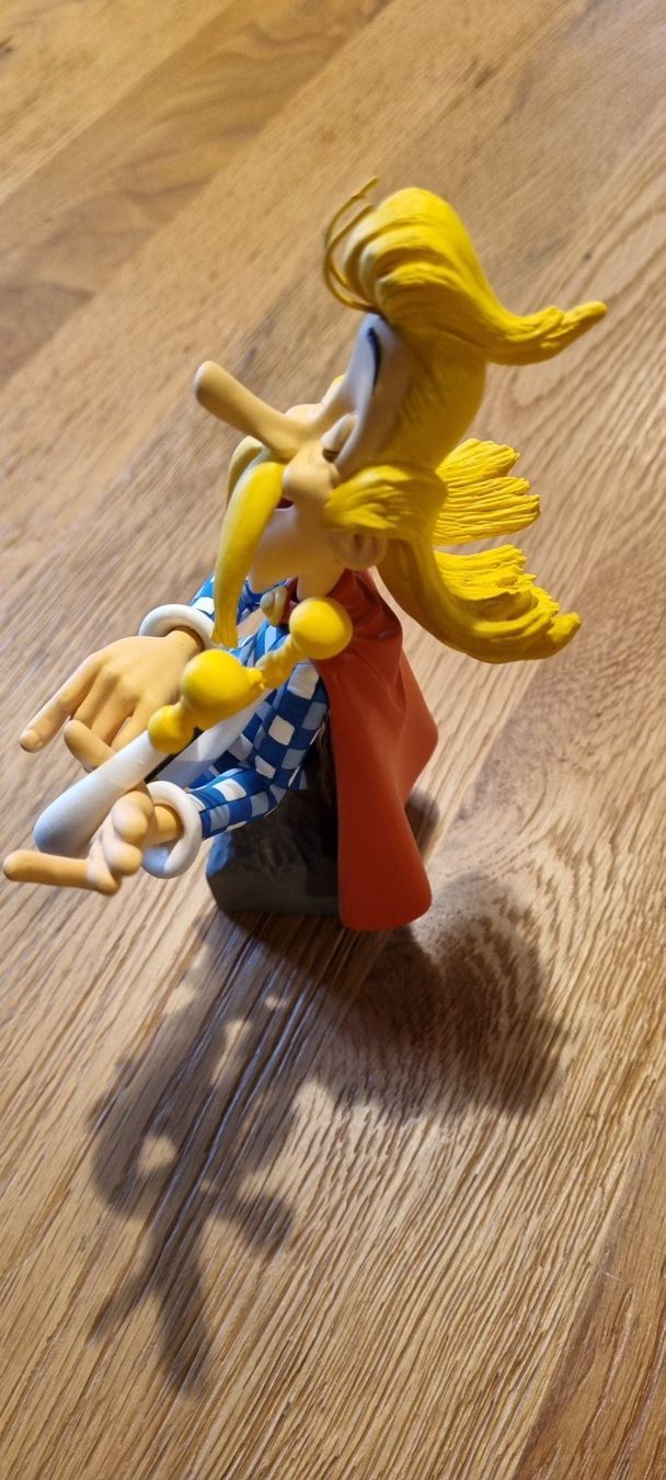Fumetti: ASTERIX / ASSURANCETOURIX / ATTAKUS Nr 663/ 2000 – Nuovo e nell'imballaggio originale da Forel / Lavaux venduto da valerian63 4