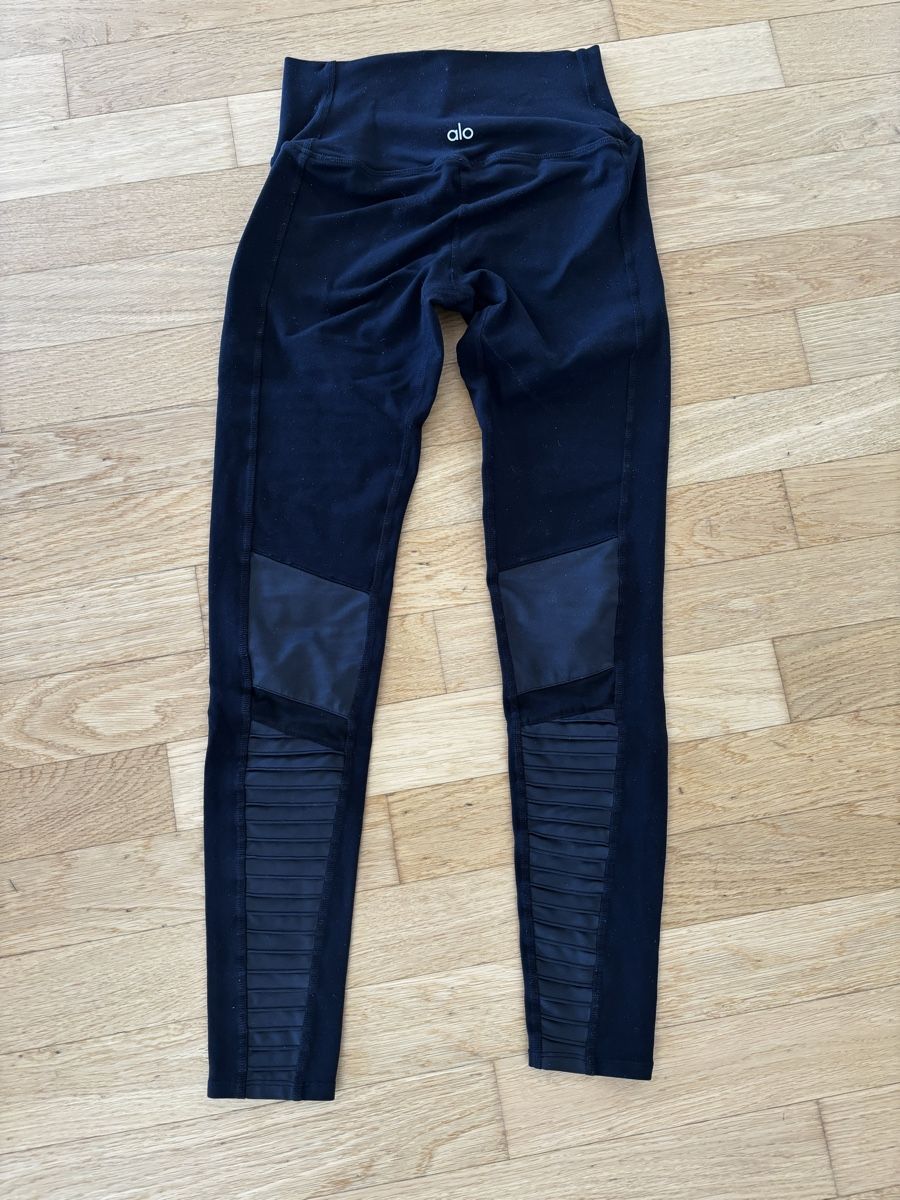 Alo Yoga Leggings: Legging noir Alo, taille haute, M – Usato da Bulle venduto da nathydaenzer 1