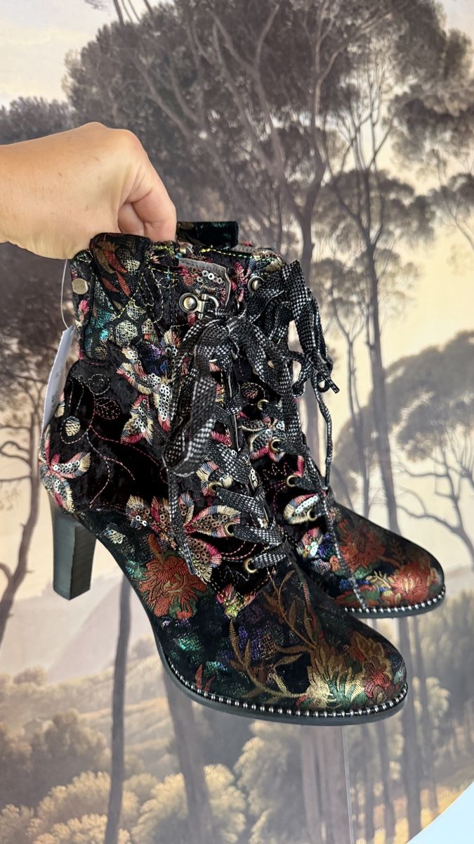 Scarpe da donna: NEU Stiefeletten mit Blumenmuster - Gr 39 – Nuovo e nell'imballaggio originale da Zürich venduto da Katy555 2