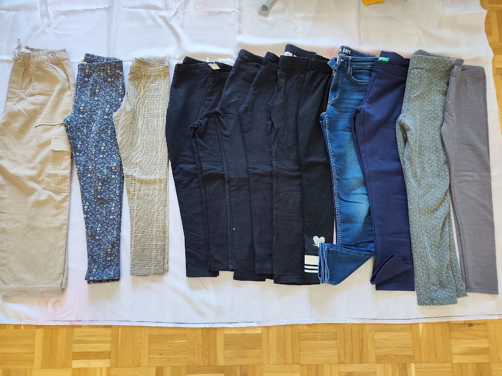 Lotti & Set di vestiti: kleiderpaket Mädchen 134 140 – Usato da Muttenz venduto da Hermesvonthan 2