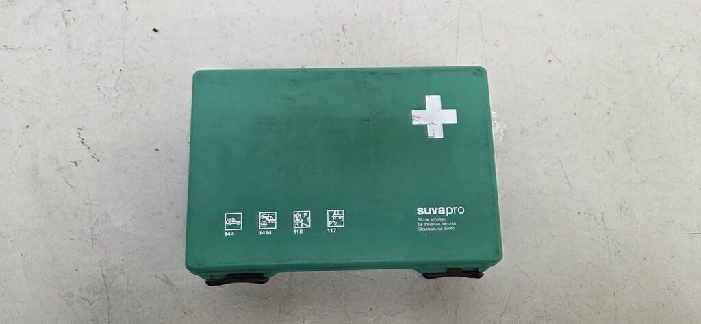 Kit di pronto soccorso: SUVA pro Erste-Hilfe-Kasten grün – Usato da Alpnach-Dorf venduto da Hess-Automobile