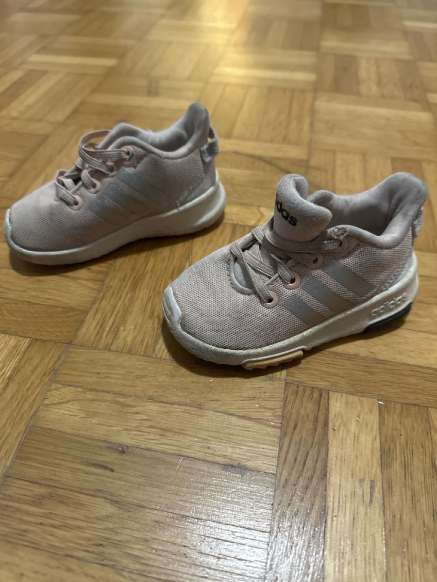 Adidas Scarpe per ragazze: Mädchen Adidas Sneaker Grösse 20 von – Usato da Männedorf venduto da kek_n8pr 2