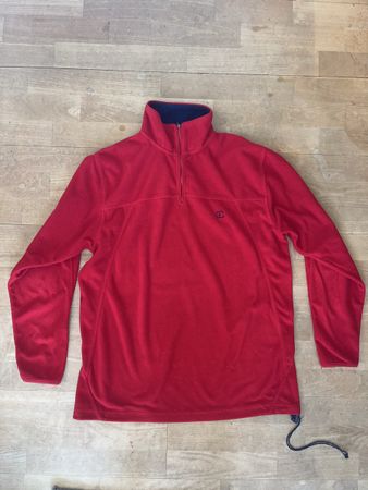 Roter Pullover