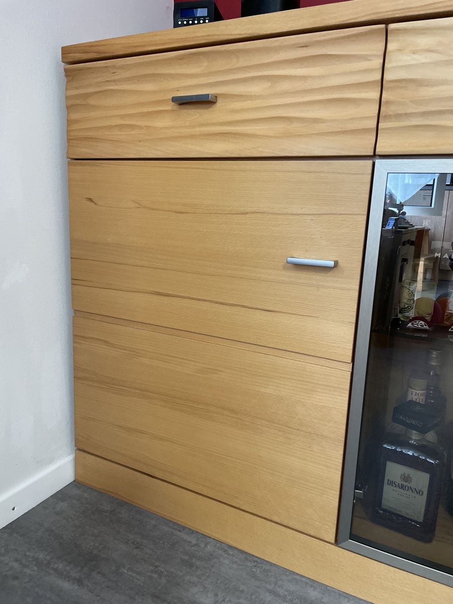 Livique Büffets: Sideboard mit Vitrine Kernbuche teilmassiv – Gebraucht aus Lutzenberg von  5