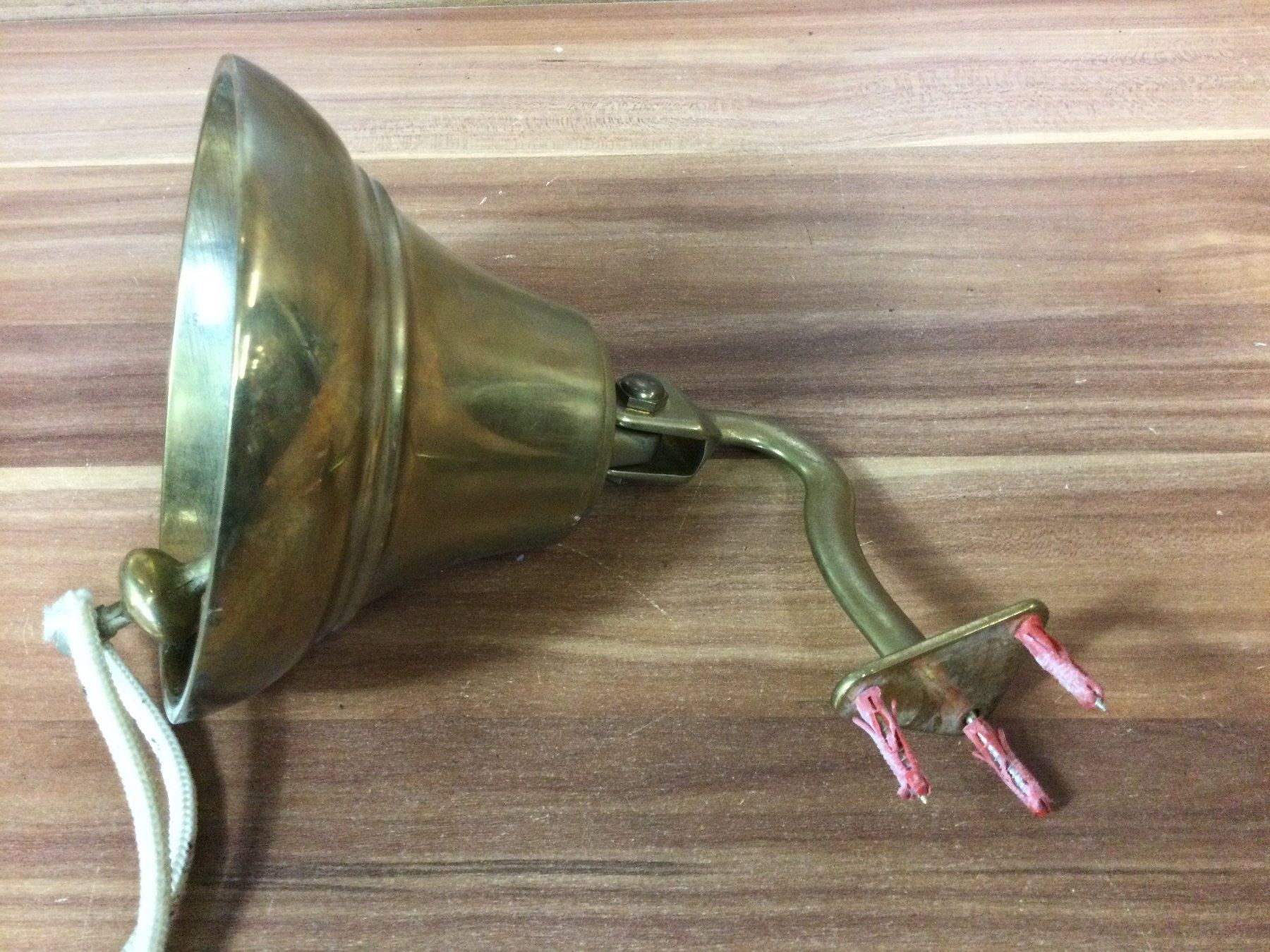 Attrezzi da lavoro: Gebrauchte Schiffsglocke Messing mit Wandhalterung – Usato da Wangen SZ venduto da kuriosum12 5