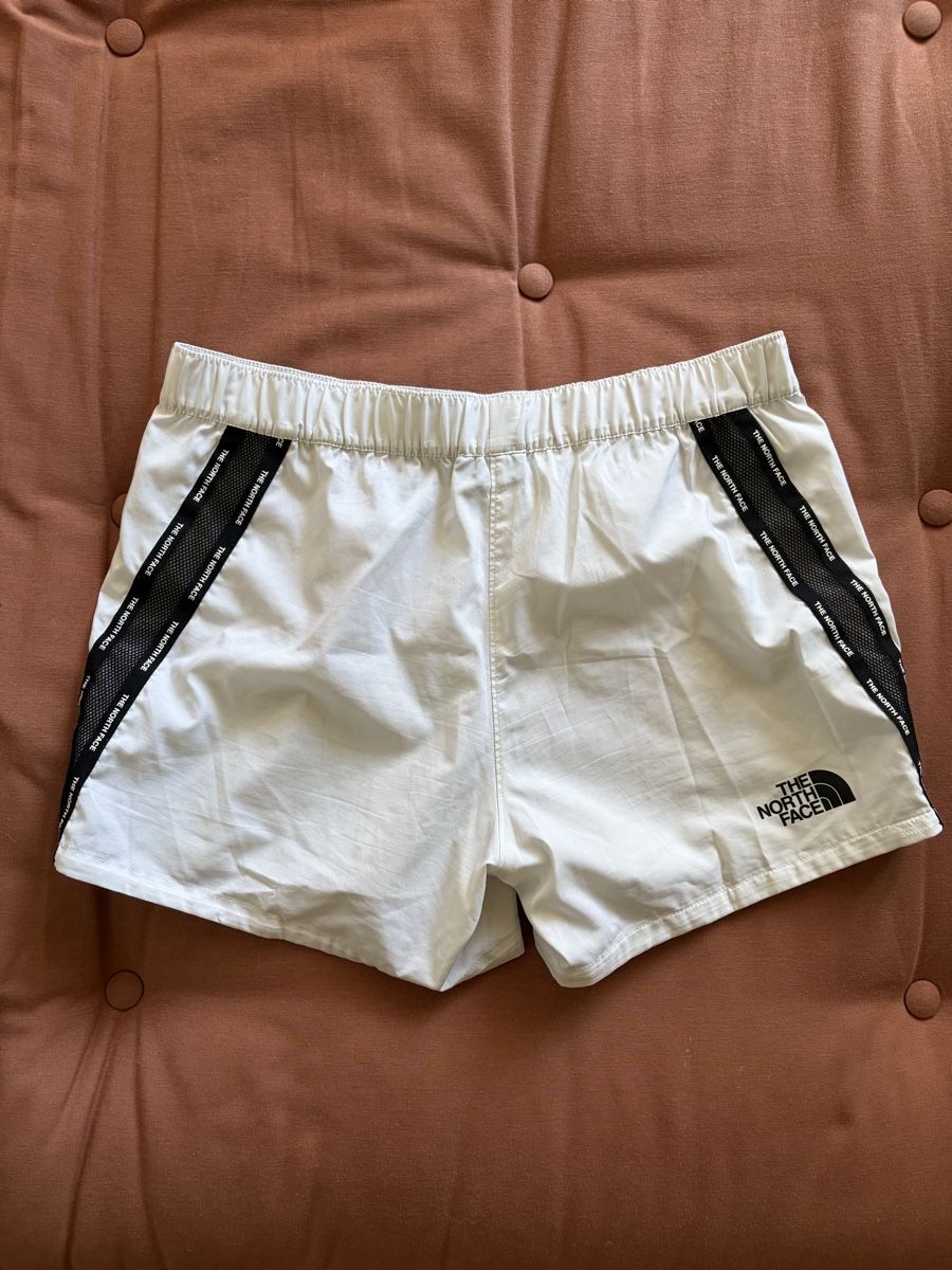 North Face Pantalons: Short - The North Face – D'occasion à Lausanne par C_Syol 1