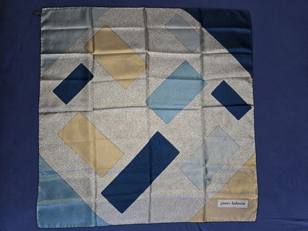 foulard en soie Pierre Balmain